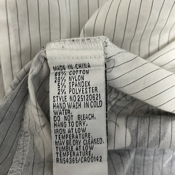 WOMEN’S PRINTED BUTTON DOWN SHIRT - Picture 10 of 10